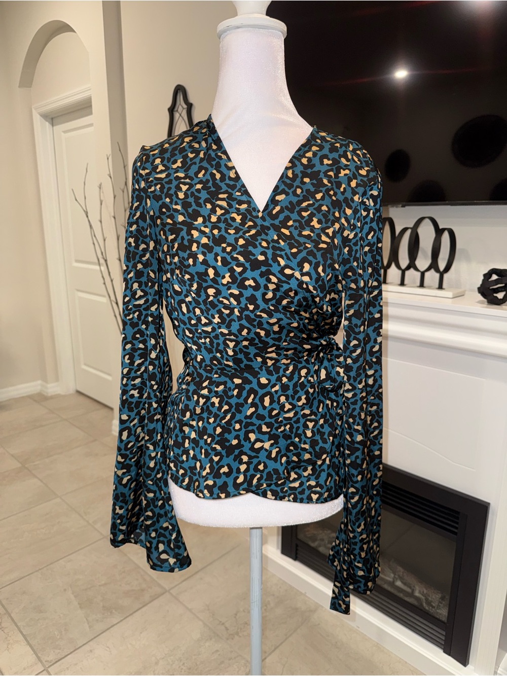 2 x 20$ BCBGeneration Teal and Tan Leopard Print Wrap Blouse Size S